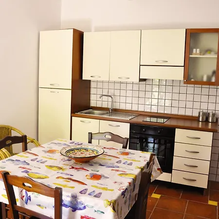 Basilicata Host To Host - Rainbow דירה *