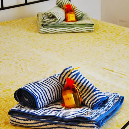 Basilicata Host To Host - Rainbow דירה